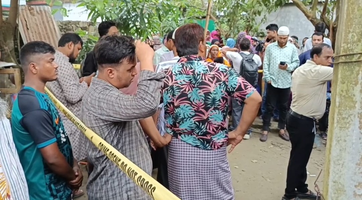 কুমিল্লায় বাড়িতে মিলল মা-মেয়ের লাশ